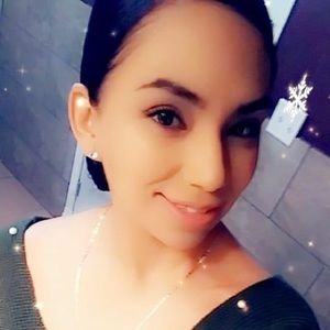 Meet your Posher, Claudia